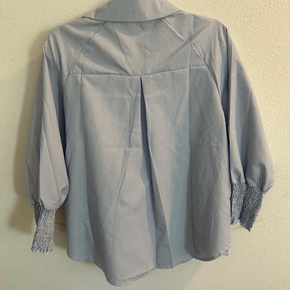 Women’s Blue & White Striped Blouse w Long Sleeves Smocked Cuffs Pockets
Size S - Picture 2 of 5